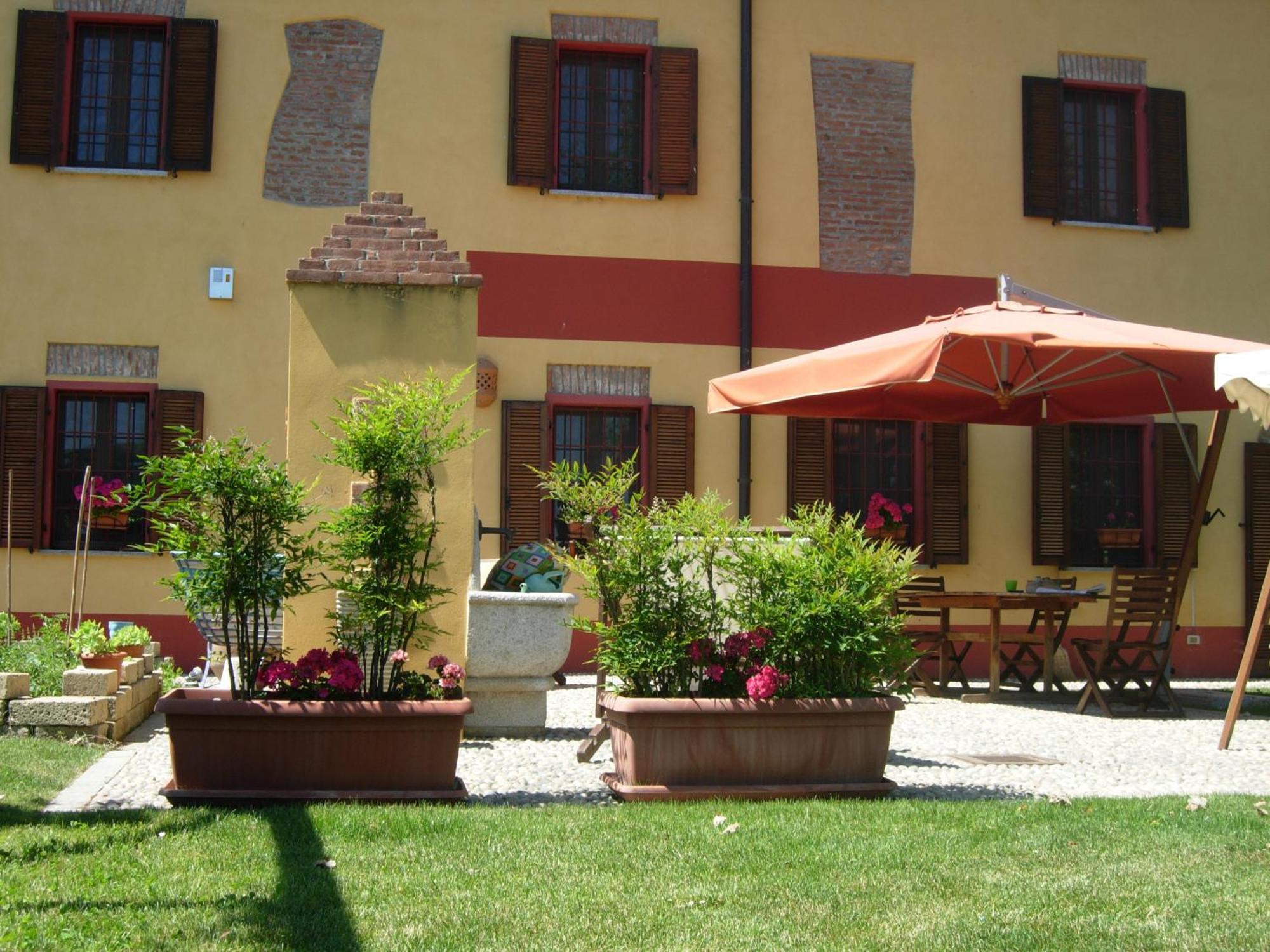 B&B Il Pioppo E La Fonte Castello d'Agogna エクステリア 写真